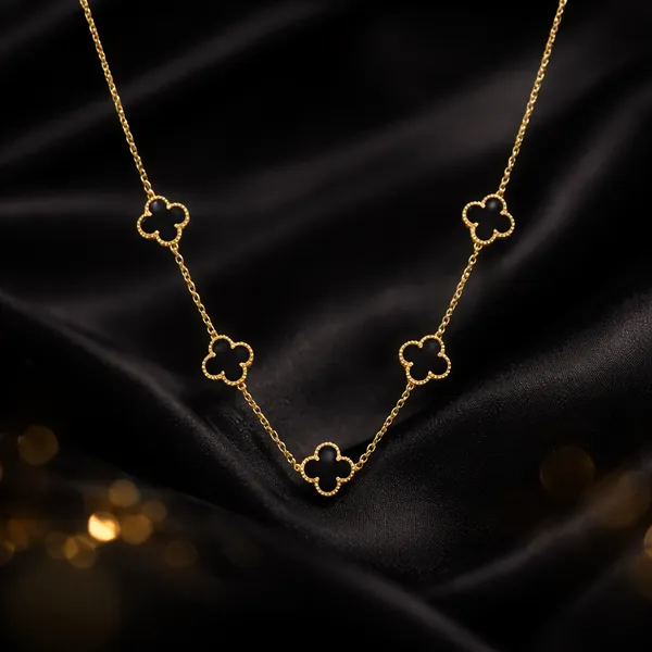 Gold_And_Black_Clover_Chain_Pendant_Necklace_With_Gold_Finish_Anti_Tarnish_Luxury_Women_S_Jewelry
