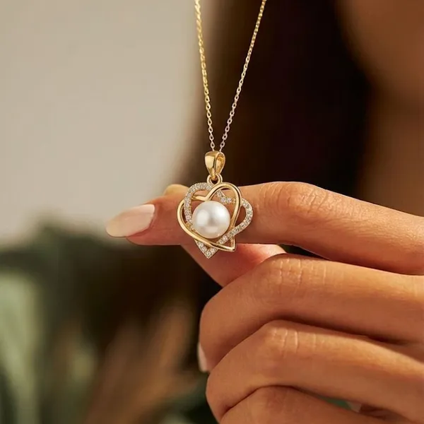 Gold_Pearl_Heart_Pendant_Necklace_For_Women