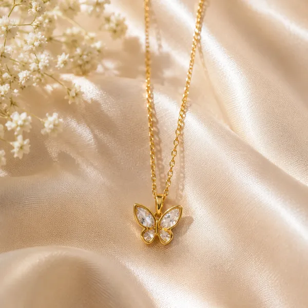 Elegant_Crystal_Butterfly_Pendant_Necklace