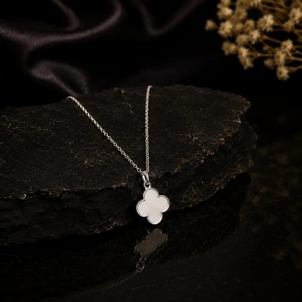 Silver_Mother_Of_Pearl_Clover_Pendant_Necklace_For_Women