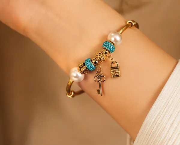 Royal_Pearl_&_Aqua_Charm_Bracelet
