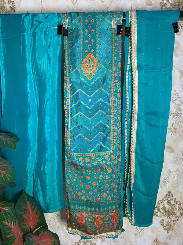 Banarasi_Suit_with_heavy_embroidery_and_Chiffon_dupatta