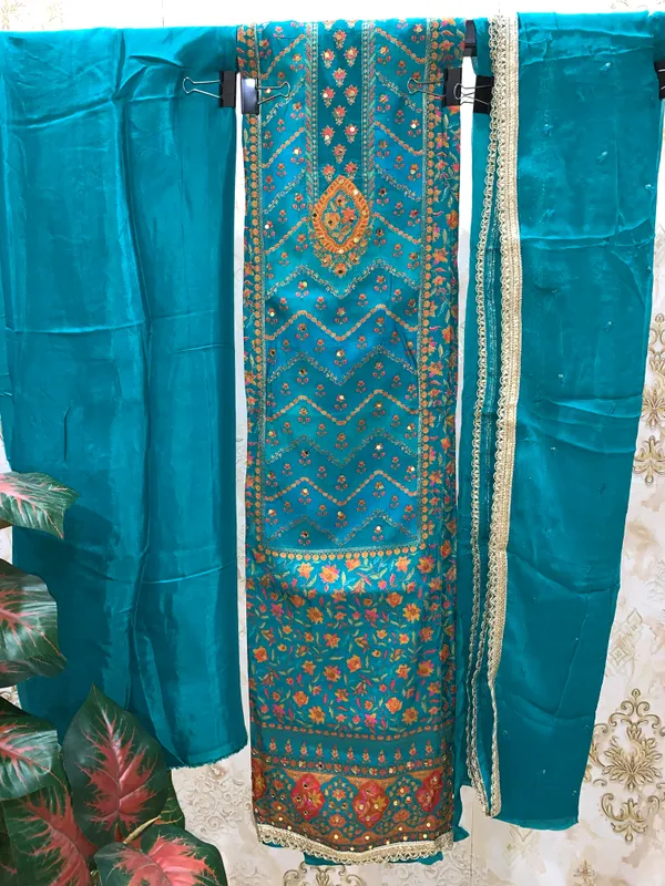 Banarasi_Suit_with_heavy_embroidery_and_Chiffon_dupatta