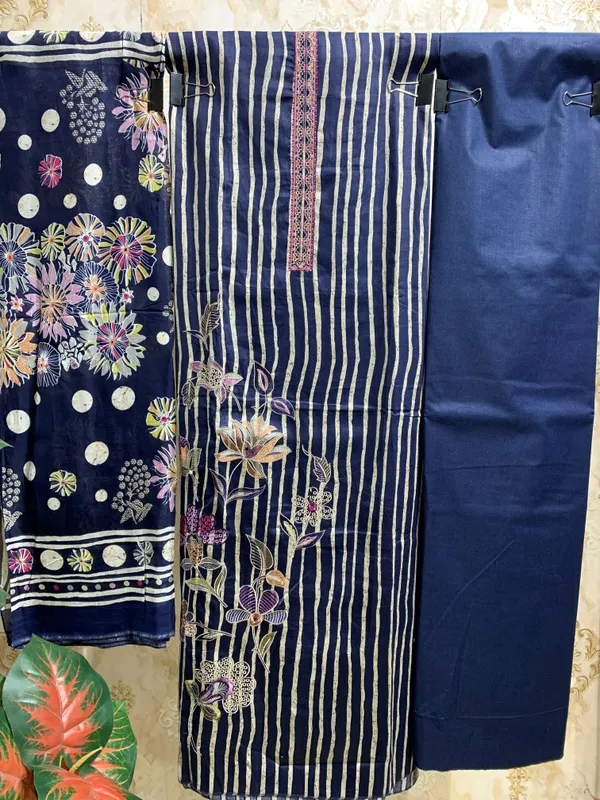 Cotton_suit_with_embroidered_neck_&_daman_with_lace_work,_Muslin_dupatta