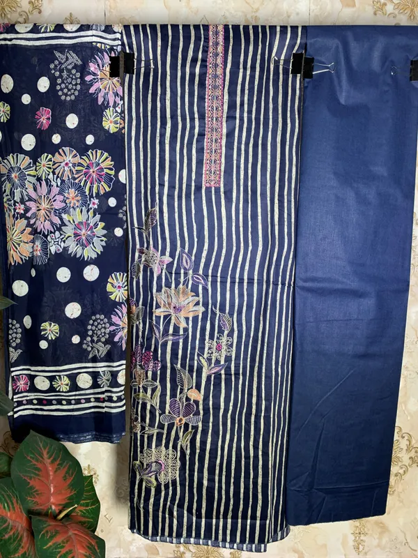 Cotton_suit_with_embroidered_neck_&_daman_with_lace_work,_Muslin_dupatta