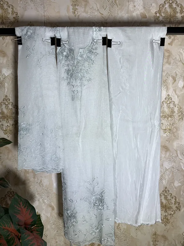 Mal_chanderi_crush_embroidered_suit_with_beautiful_dupatta_