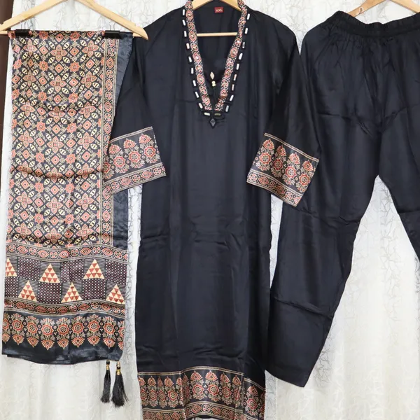 Mashroo_3_piece_classic_look_with_Silk_Dupatta