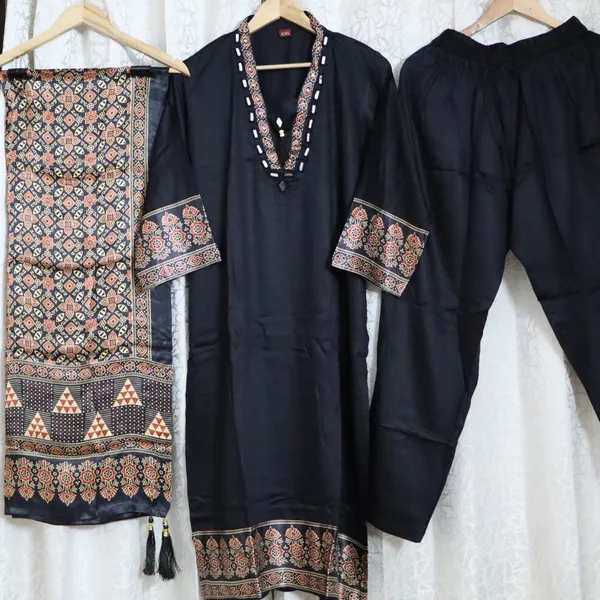 Mashroo_3_piece_classic_look_with_Silk_Dupatta
