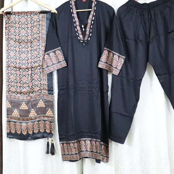 Mashroo_3_piece_classic_look_with_Silk_Dupatta