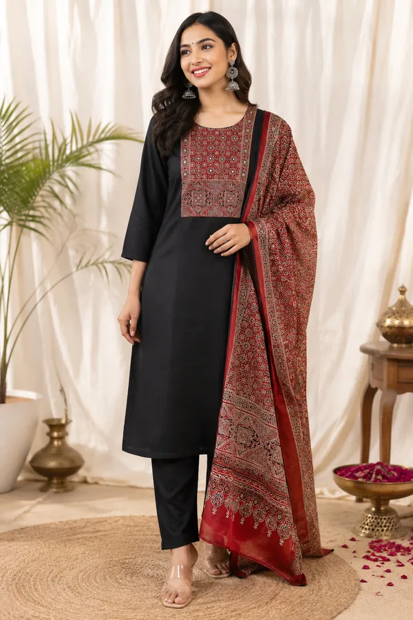 Mashroo_3_piece_very_beautiful_classic_look_with_Silk_Dupatta
