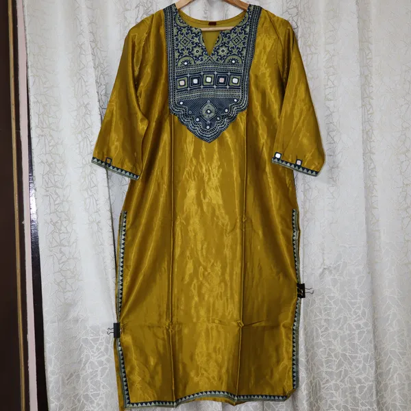 Mashroo_Silk_kurti_with_elegant_&_charming_work_done_on_neck_&_sleeves