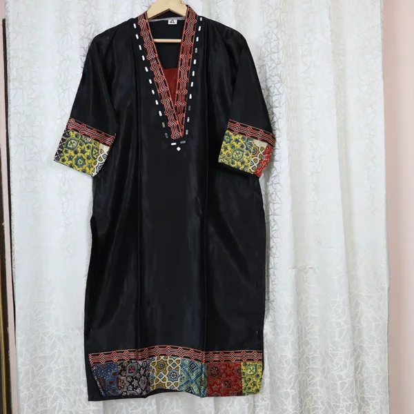Mashroo_Silk_kurti_with_elegant_&_charming_work_done_on_neck_&_sleeves