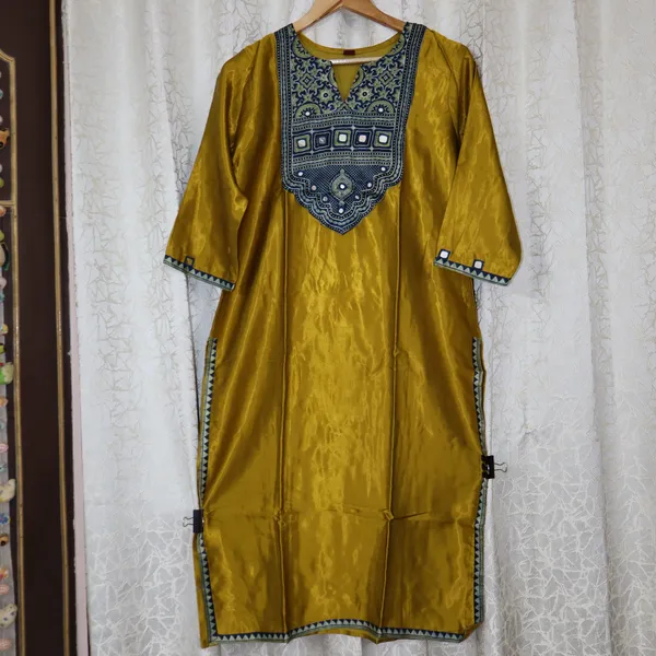 Mashroo_Silk_kurti_with_elegant_&_charming_work_done_on_neck_&_sleeves