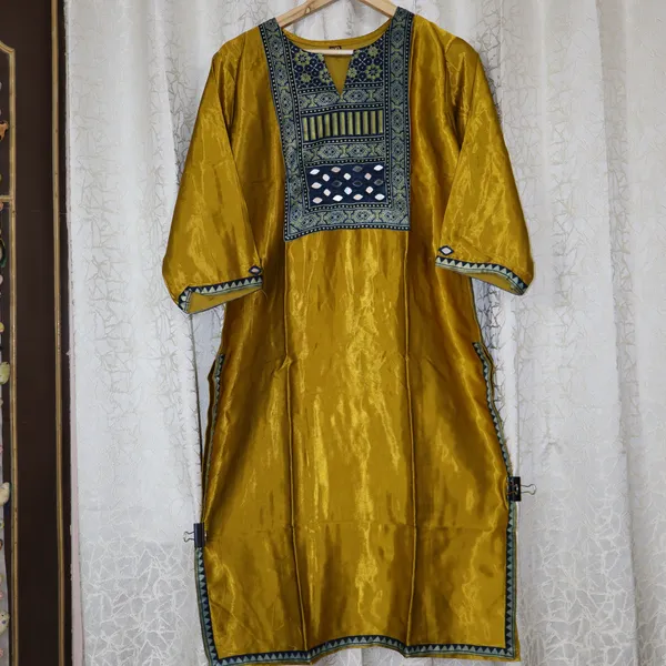 Mashroo_Silk_kurti_with_elegant_&_charming_work_done_on_neck_&_sleeves