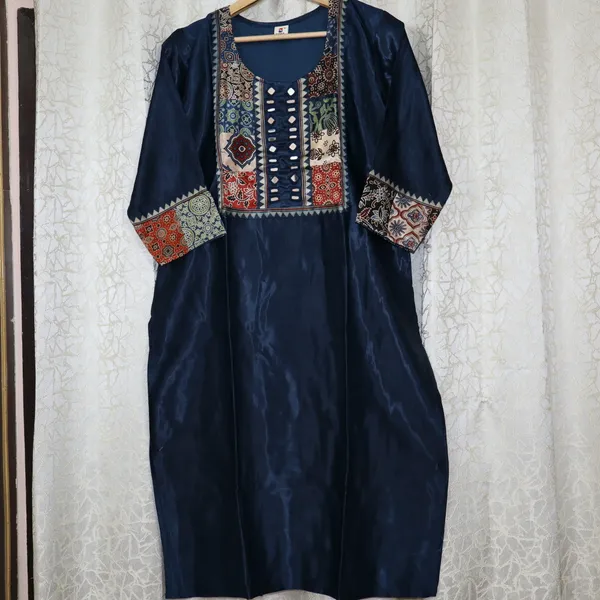 Mashroo_Silk_kurti_with_elegant_&_charming_work_done_on_neck_&_sleeves