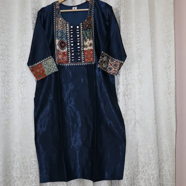 Mashroo_Silk_kurti_with_elegant_&_charming_work_done_on_neck_&_sleeves