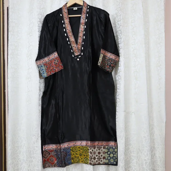 Mashroo_Silk_kurti_with_elegant_&_charming_work_done_on_neck_&_sleeves