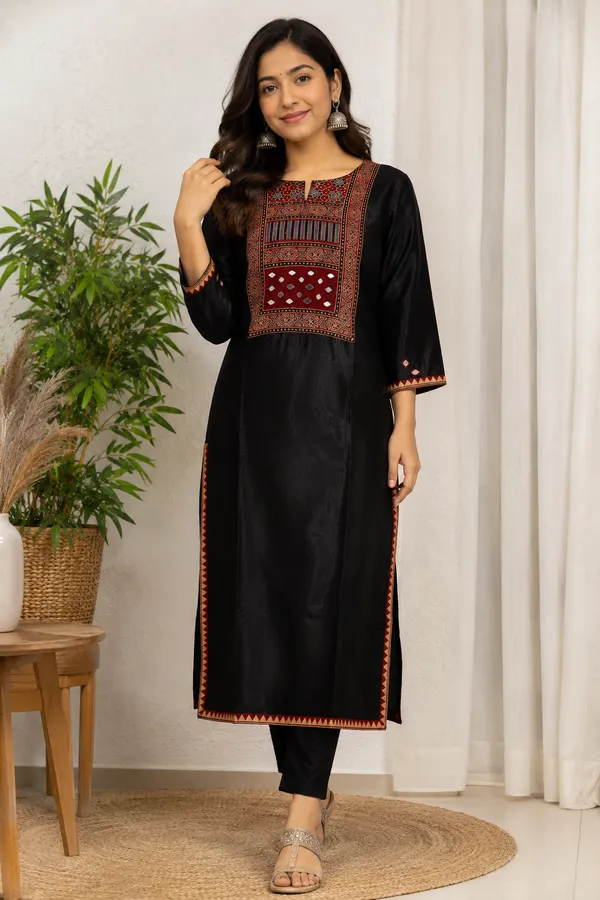 Mashroo_Silk_kurti_with_elegant_&_charming_work_done_on_neck_&_sleeves