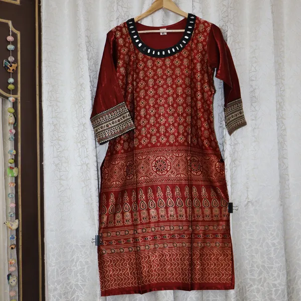 Mashroo_Silk_kurti_with_elegant_&_charming_work_done_on_neck_&_sleeves_&_bottom