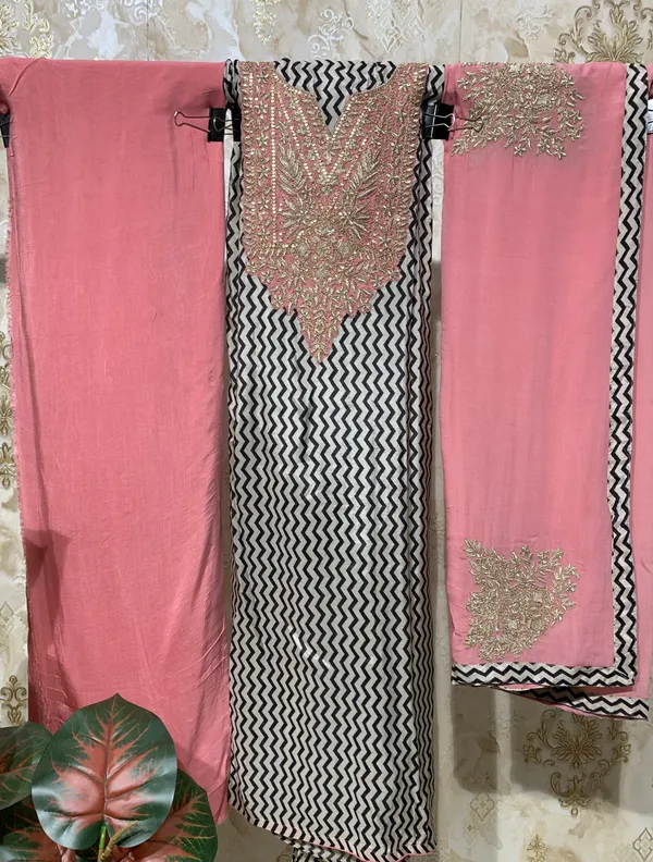 Baby_Pink_Muslin_Crepe_&_Chiffon_Dupatta_Suit_Dress_Material_For_Women