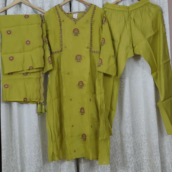 Pure_cotton_3_piece_set_pure_cotton_3_piece_set_with_embroidery_on_neck