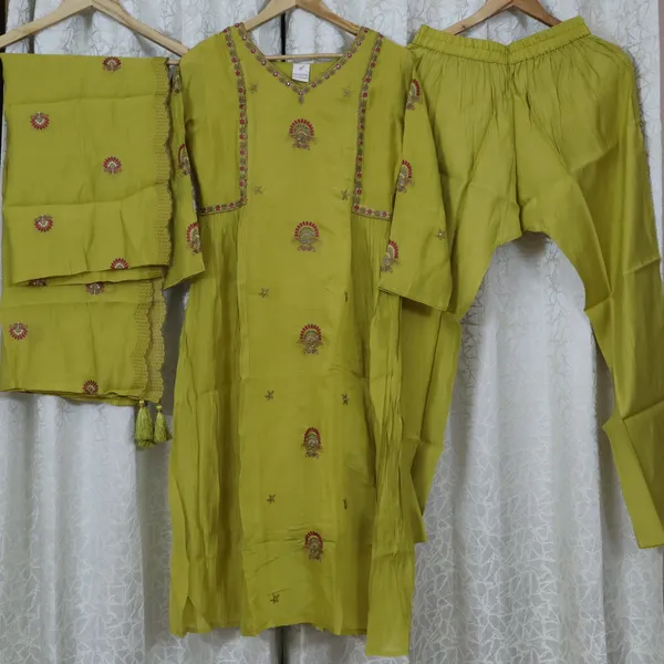 Pure_cotton_3_piece_set_pure_cotton_3_piece_set_with_embroidery_on_neck