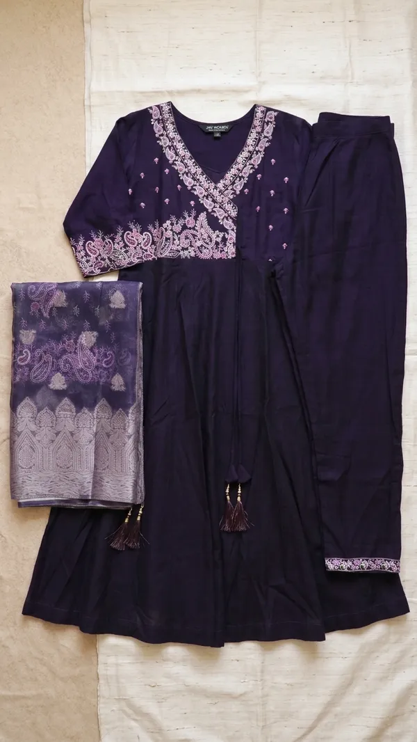 Pure_cotton_3_piece_set_pure_cotton_3_piece_set_with_embroidery_on_neck