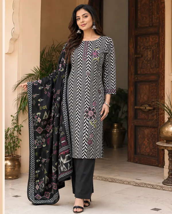 Cotton_suit_with_embroidered_neck_&_daman_with_lace_work,_Muslin_dupatta_