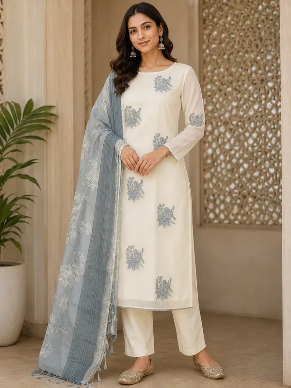 Pure_Organza_shirt_with_applique_work,_pure_organza_dupatta_&_crepe_bottom