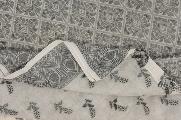 Grey_Cotton_Blend_Geometric_Floral_Border_Saree_For_Women