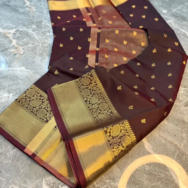 Brown_Silk_Kanchipuram_Golden_Zari_Woven_Saree_For_Women
