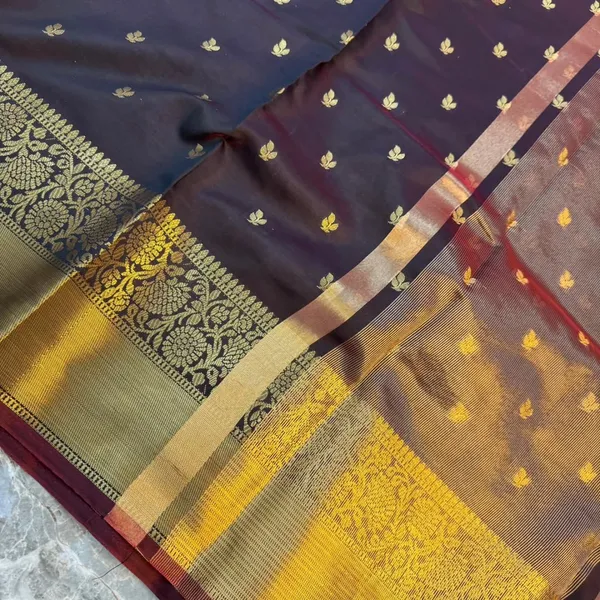 Brown_Silk_Kanchipuram_Golden_Zari_Woven_Saree_For_Women