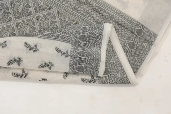 Grey_Cotton_Blend_Geometric_Floral_Border_Saree_For_Women