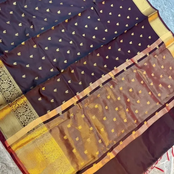 Maroon_Kanchipuram_Silk_Zari_Work_Saree_With_Golden_Border_For_Women