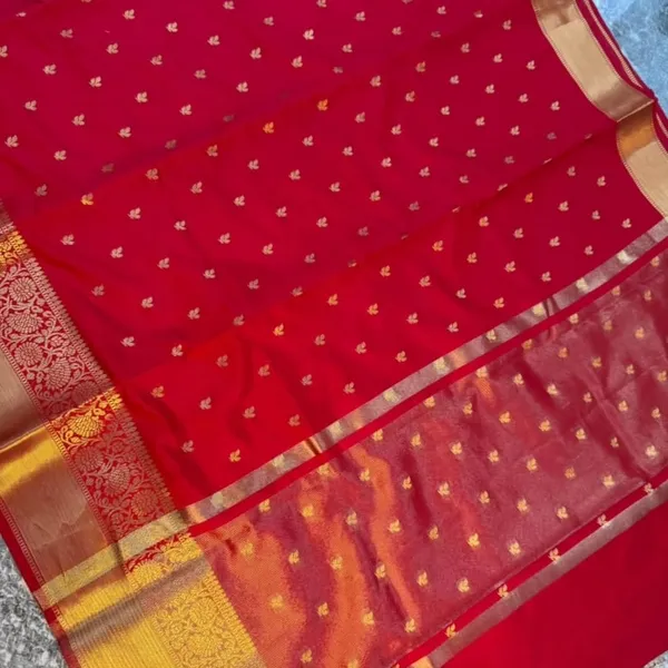 Red_Banarasi_Silk_Golden_Zari_Woven_Saree_With_Traditional_Border_For_Women