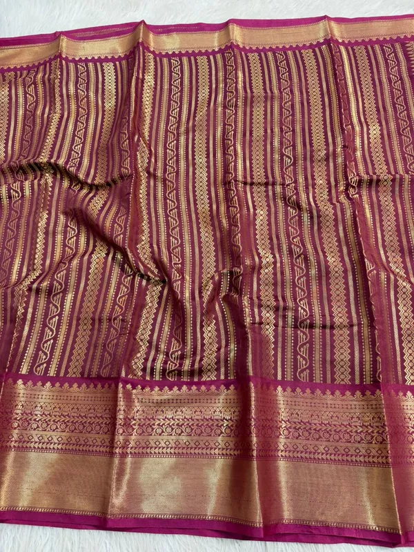 Purple_Silk_Woven_Zari_Saree_With_Golden_Border_For_Women