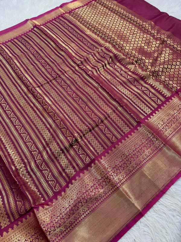 Purple_Silk_Woven_Zari_Saree_With_Golden_Border_For_Women