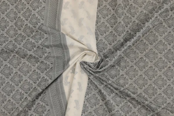 Grey_Cotton_Blend_Geometric_Floral_Border_Saree_For_Women