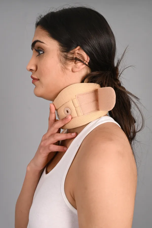 Soft_Foam_Cervical_Collar_Neck_Support_Brace_Adjustable_Medical_Grade_Neck_Immobilizer_For_Pain_Relief_And_Injury_Recovery