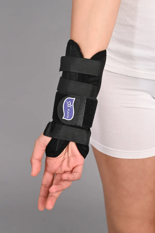 Wrist_Support_Brace_With_Thumb_Stabilizer_Black