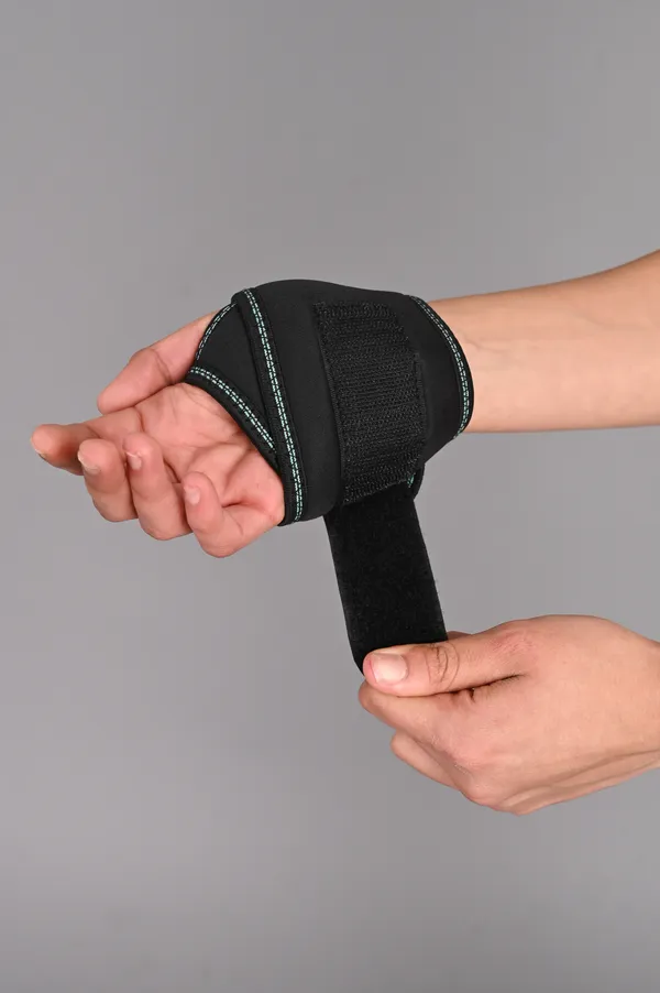 Wrist_Support_Brace_With_Thumb_Stabilizer_Black