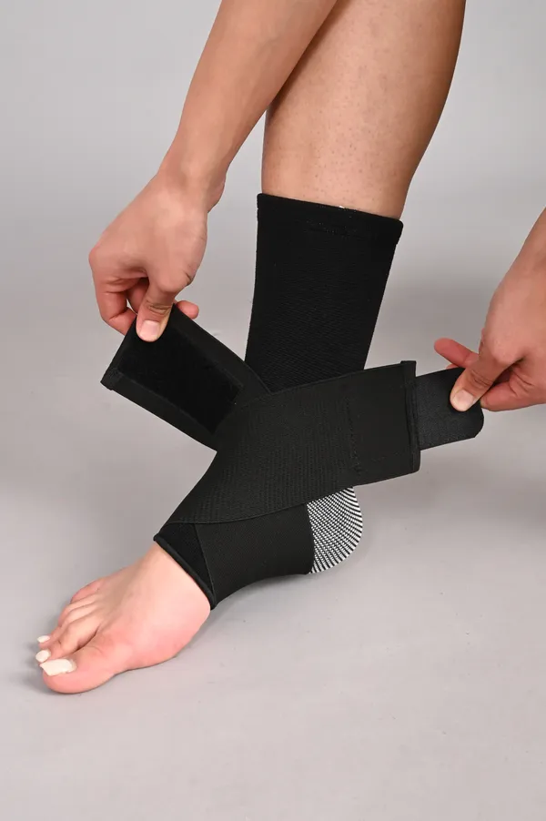 Ankle_Support_Brace_With_Compression_Wrap