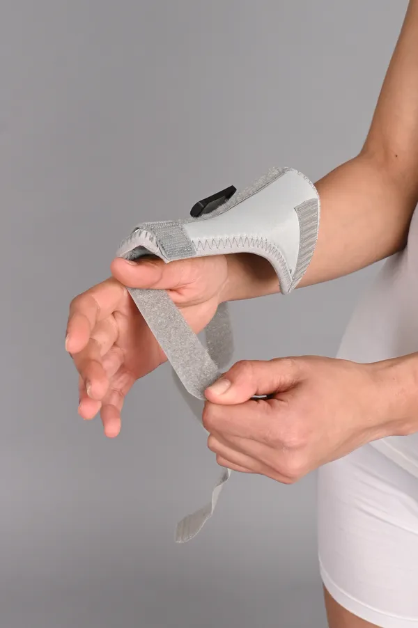 Thumb_Support_Brace_With_Adjustable_Strap_Grey
