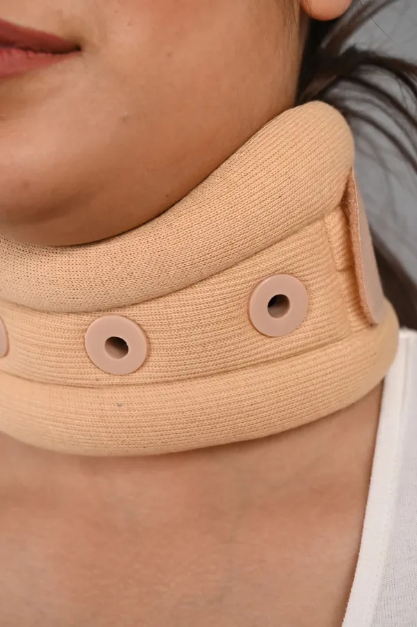 Soft_Foam_Cervical_Collar_Neck_Support_Brace_Adjustable_Medical_Grade_Neck_Immobilizer_For_Pain_Relief_And_Injury_Recovery