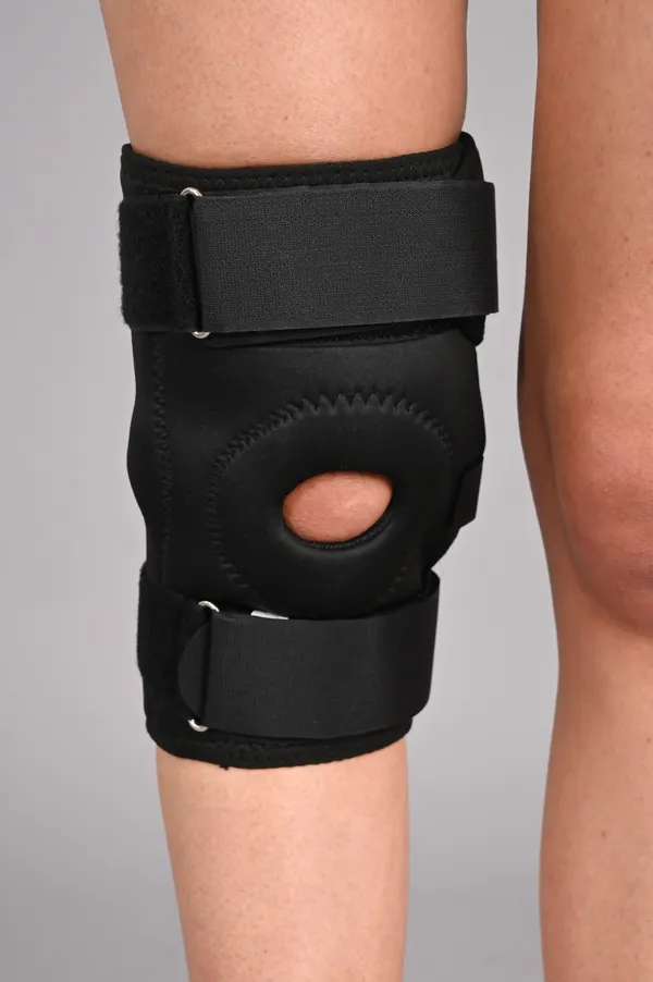 Knee_Support_Brace_With_Adjustable_Straps_Black