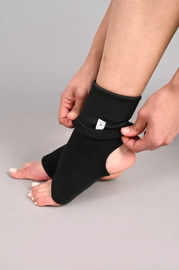 Flavia_Ankle_Support_Sleeves_Compression_Foot_Brace_With_Heel_Protection