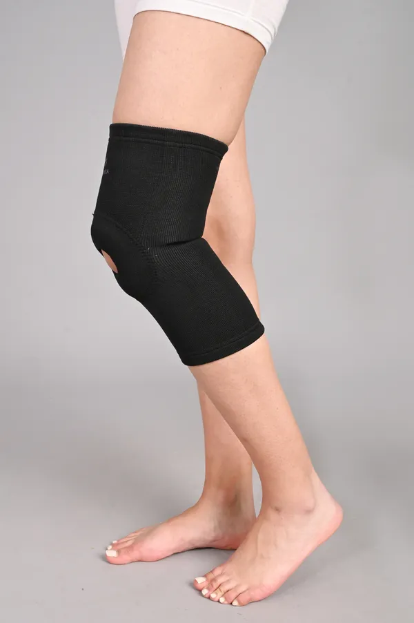Flavia_Black_Knee_Support_Brace_With_Open_Patella_Design