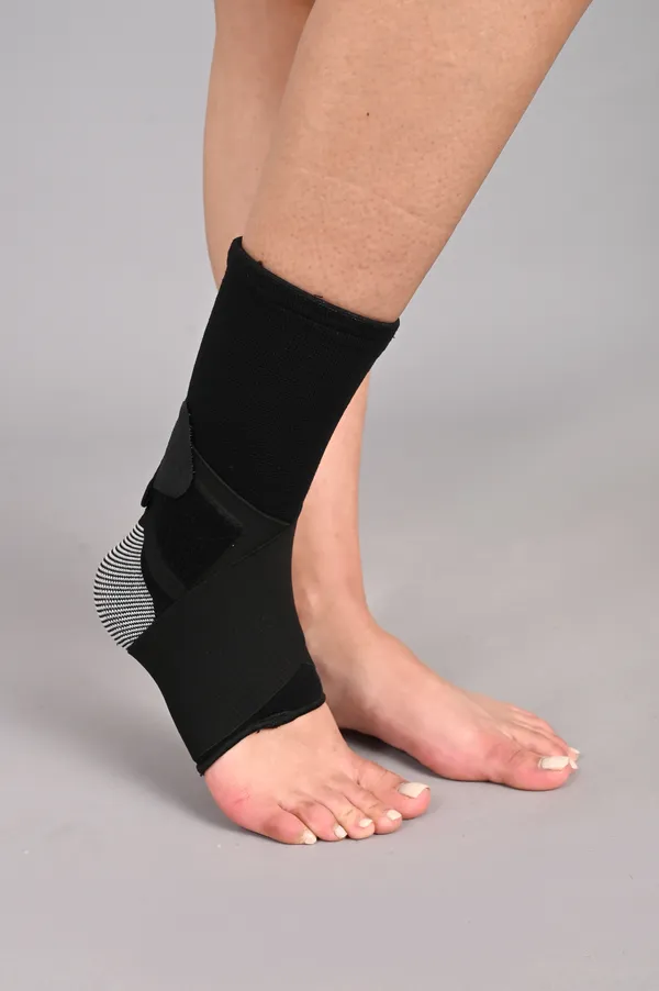 Ankle_Support_Brace_With_Compression_Wrap