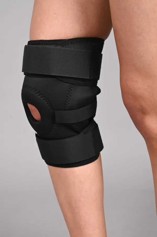 Knee_Support_Brace_With_Adjustable_Straps_Black