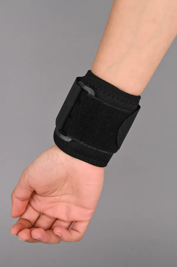 Adjustable_Wrist_Support_Brace_With_Compression_Strap_Black